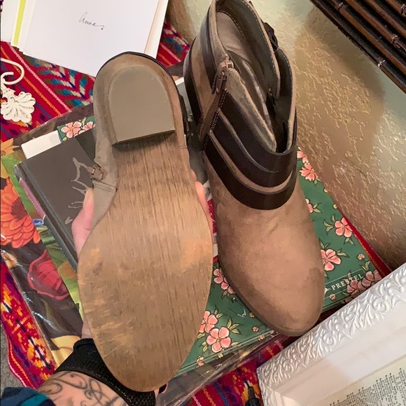 Carlos Santana Booties - Picture 3 of 7